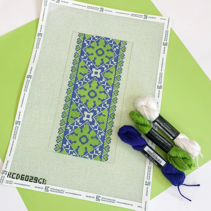 Hearts Medallion Eyeglass Case Kit